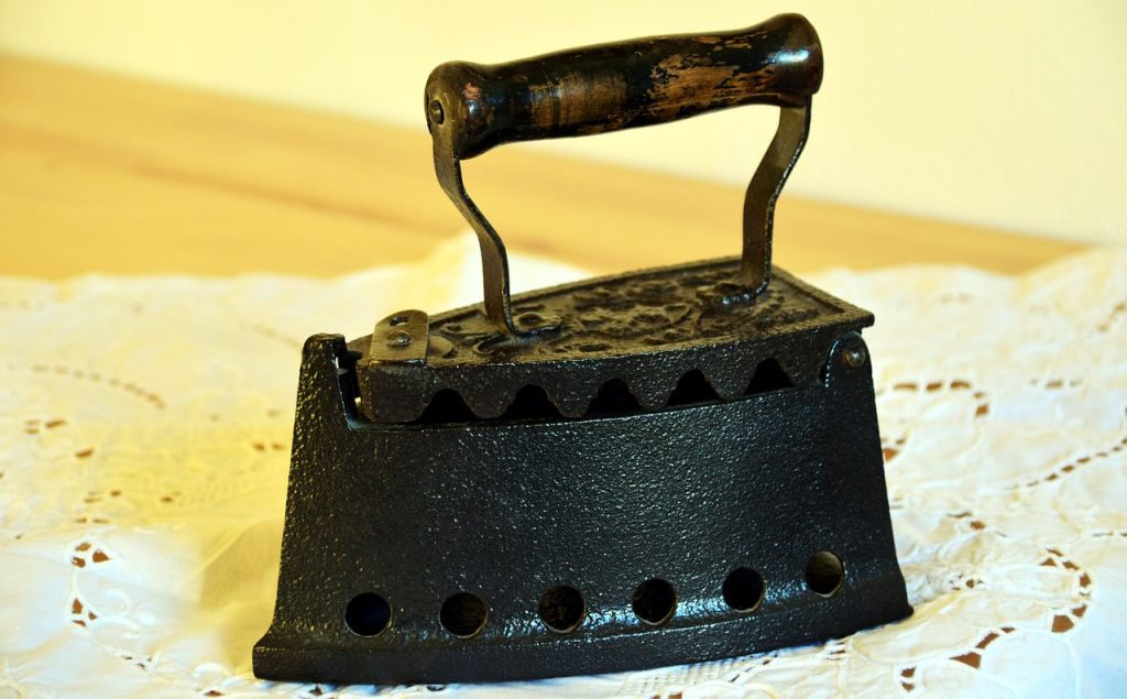 10 Tips For Cooking With Cast Iron: Care, Seasoning, And Recipes 10 Tips For Cooking With Cast Iron: Care, Seasoning, And Recipes